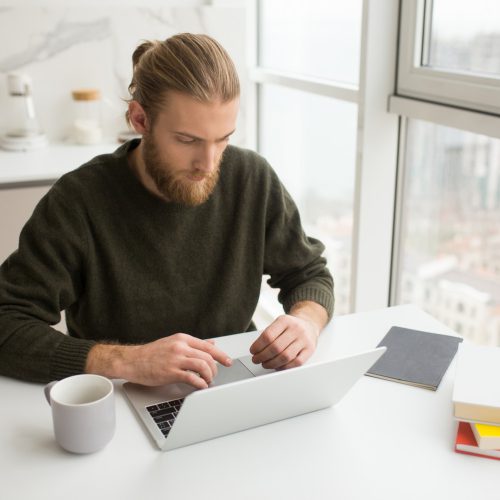 Gdzie studiować magisterkę? Rozważ studia magisterskie online